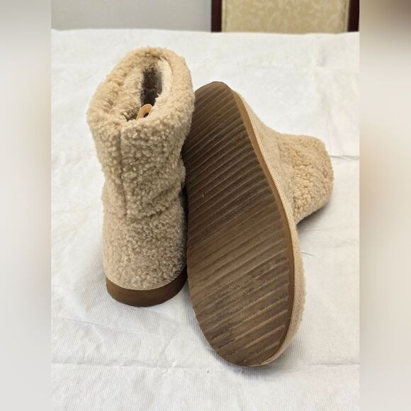 Old Navy Cozy Tan Sherpa Boots New - Picture 5 of 5